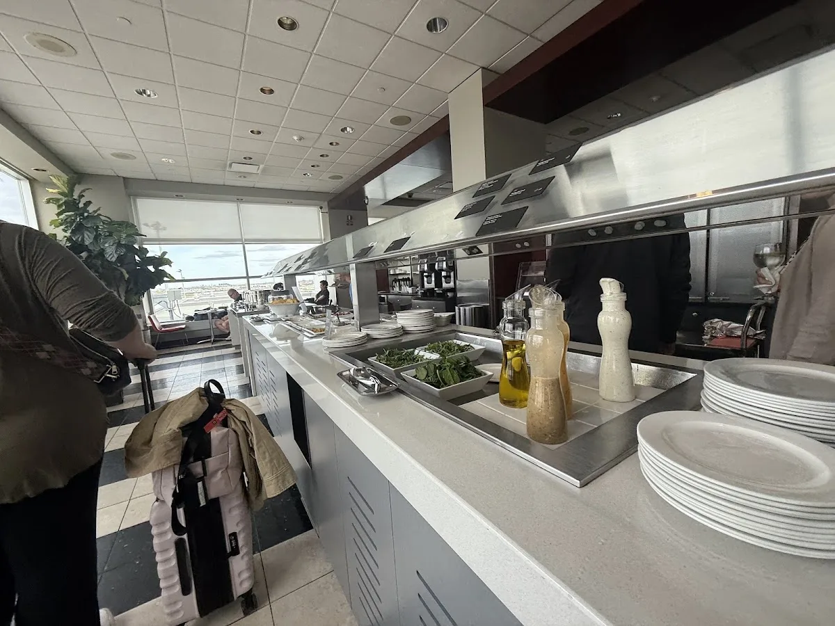 Air Canada Maple Leaf Lounge