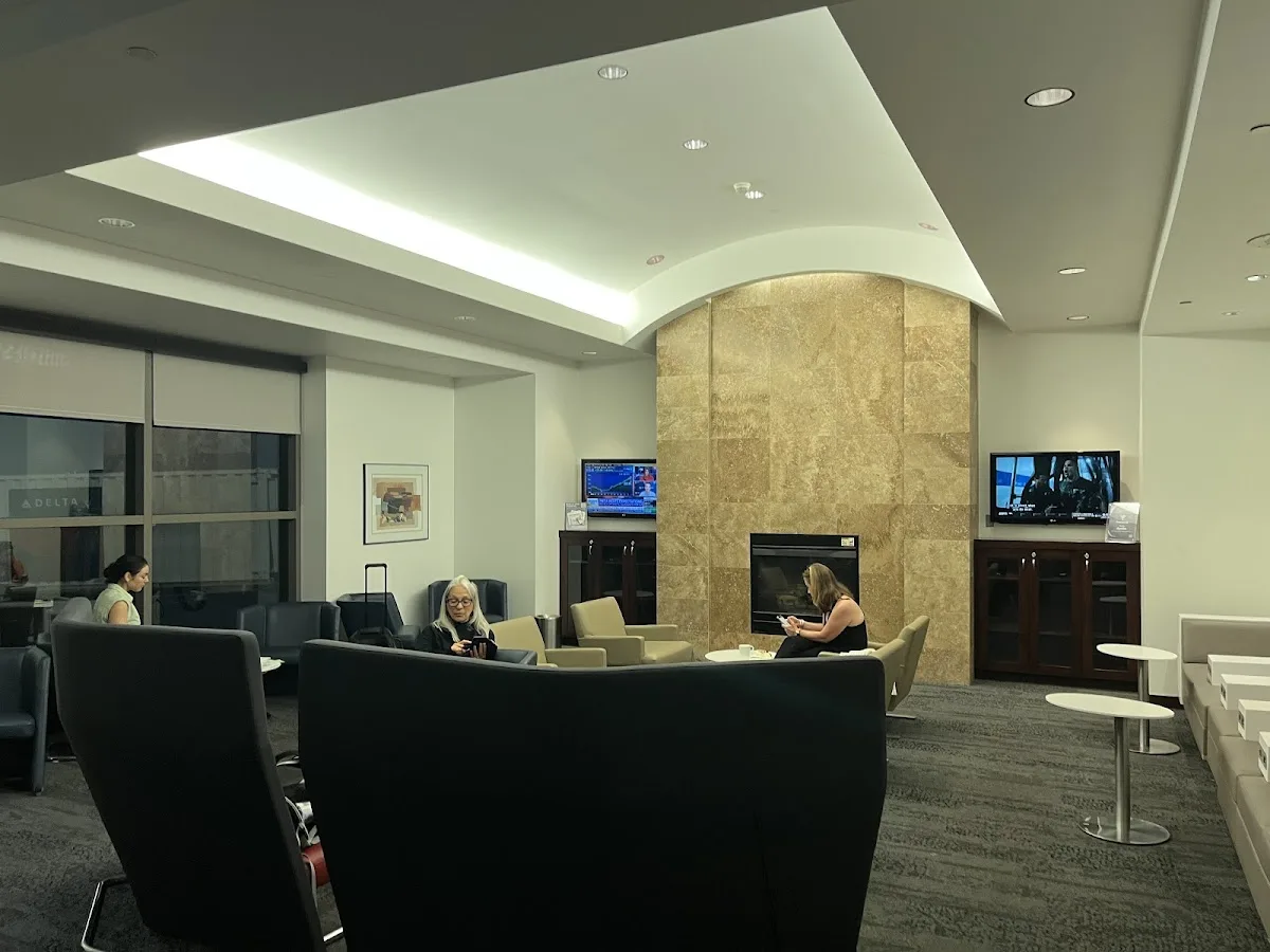 Delta Sky Club Milwaukee