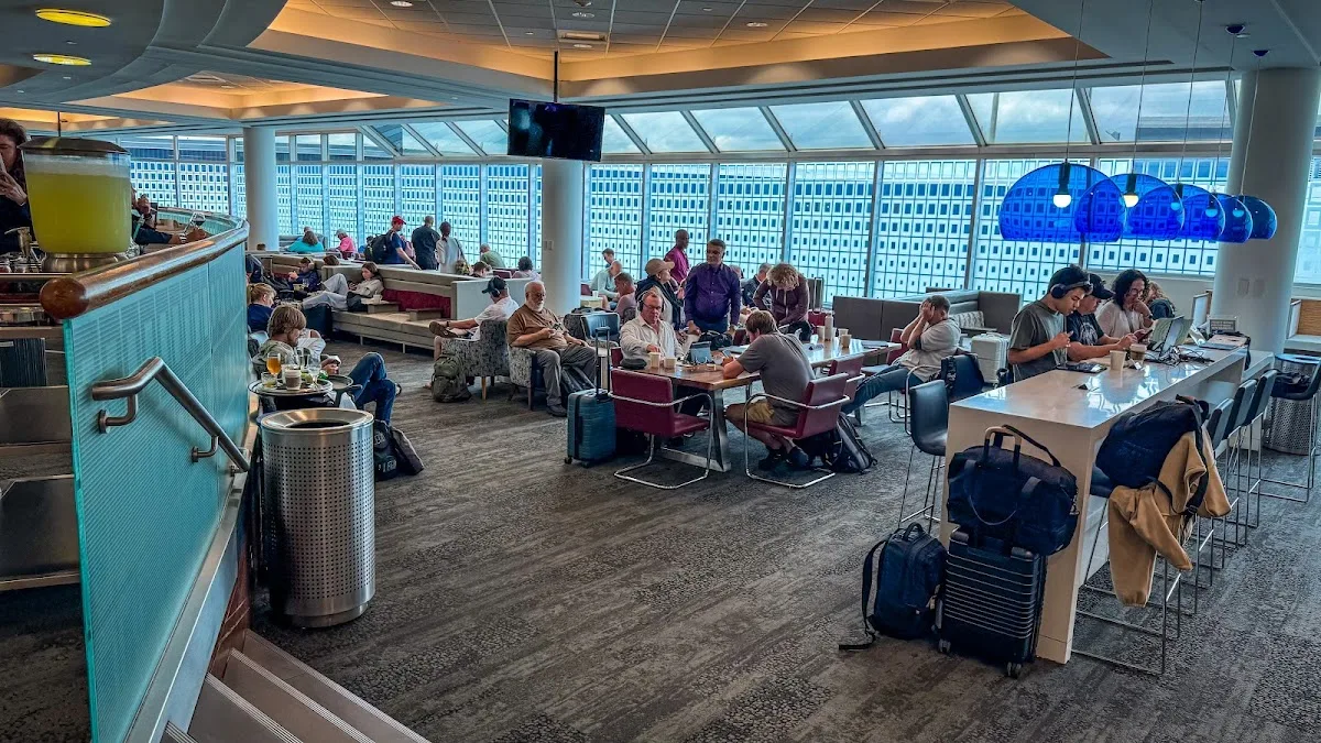 Delta Sky Club Minneapolis F8