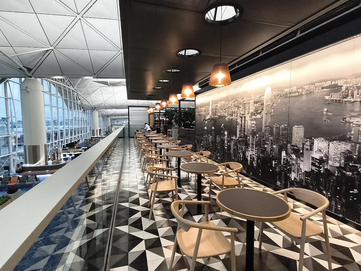 Qantas Lounge Hong Kong
