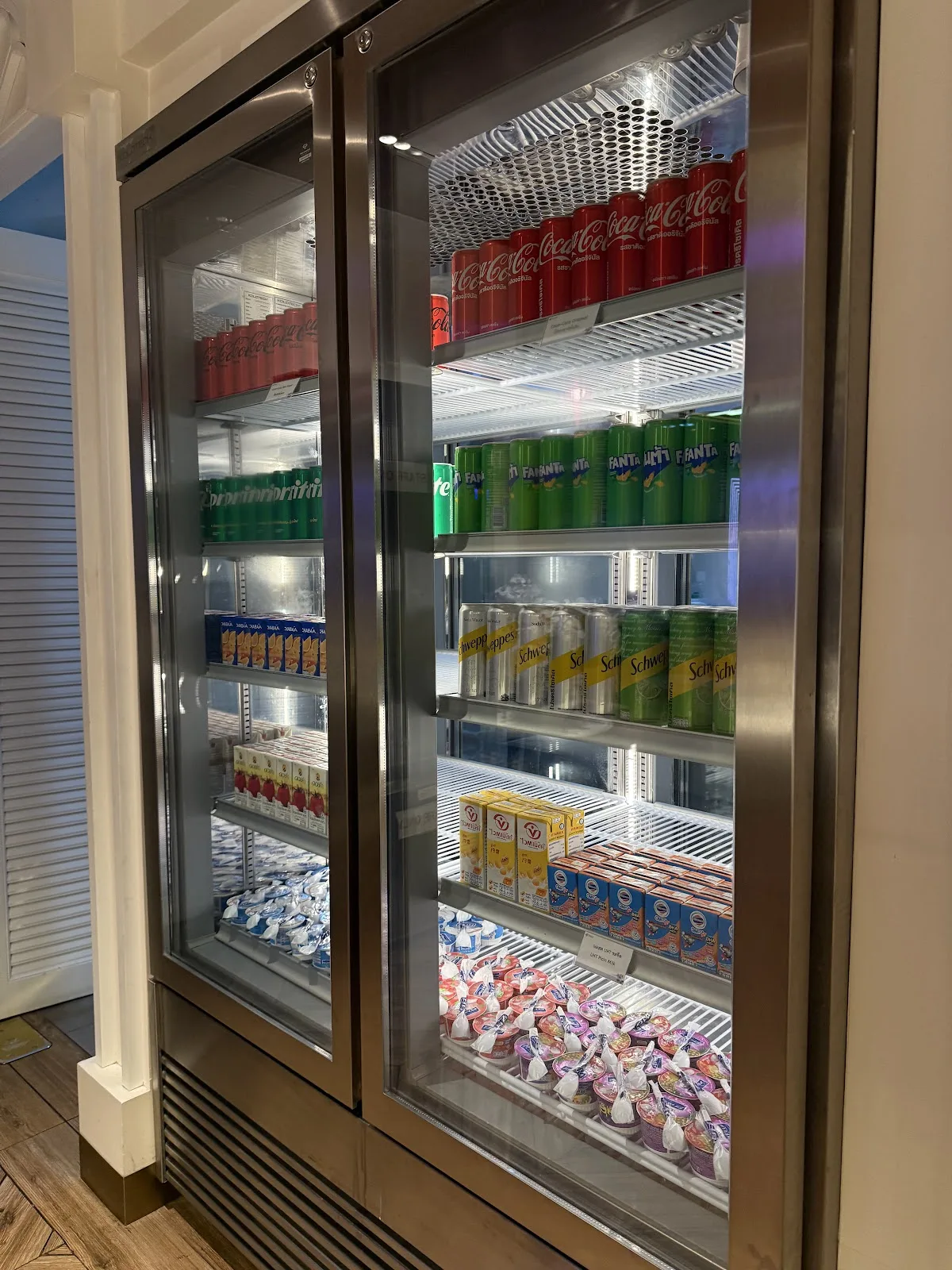 Thai Airways Royal Silk Lounge Phuket