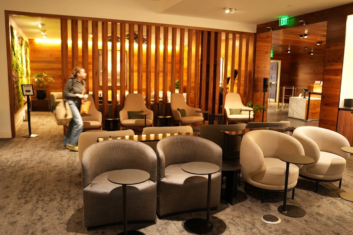 The Club at HOU Houston Hobby
