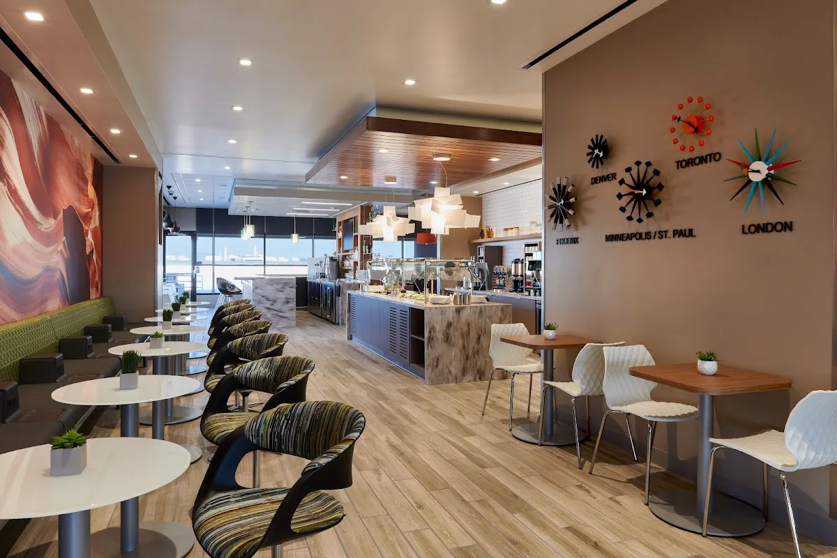 The Club at PHX Terminal 4