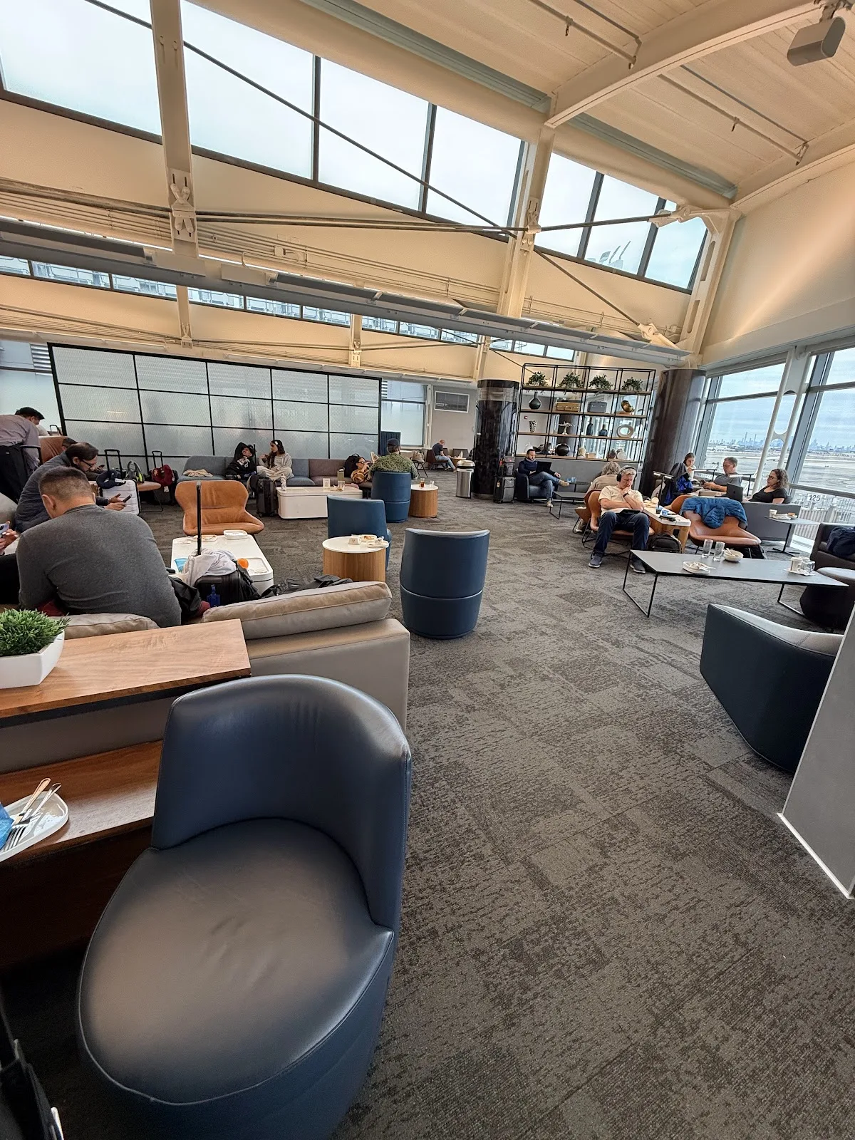 United Club Newark C1